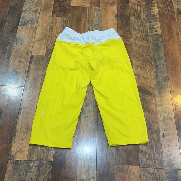 Lululemon Capri pants 4 (5001) - Picture 3 of 7